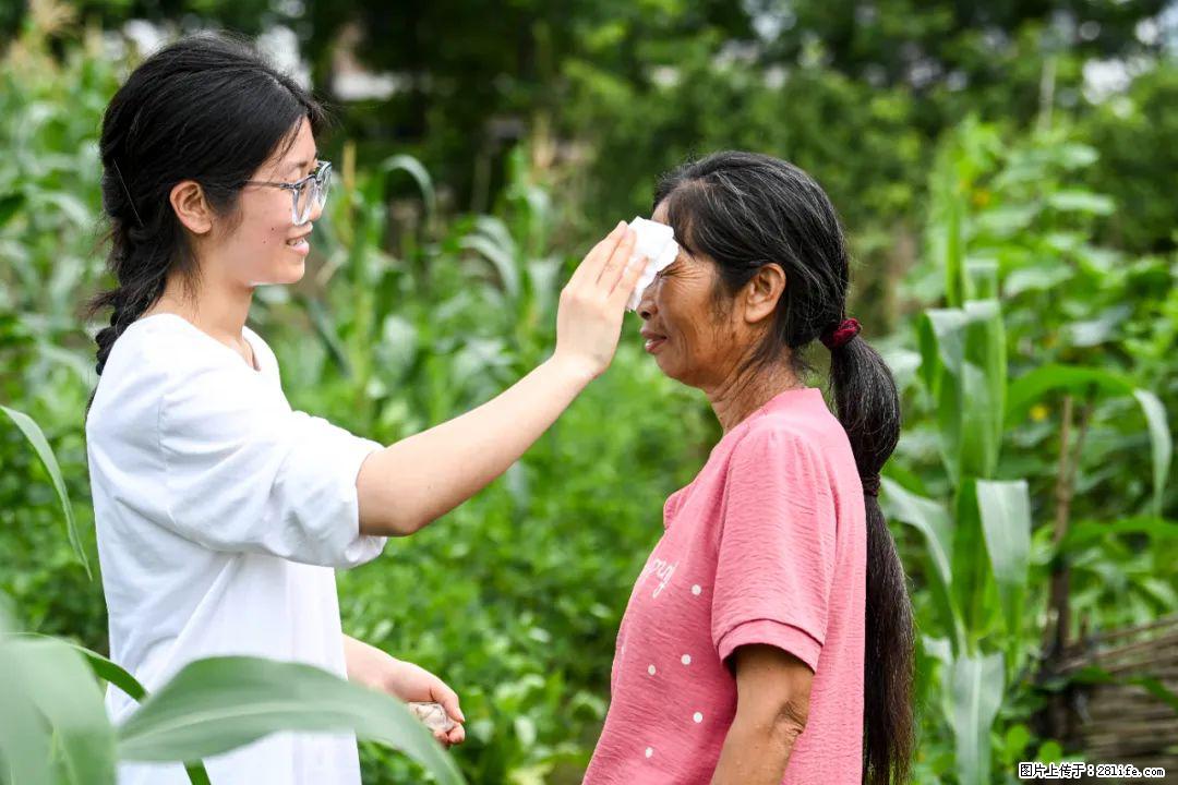 全网追的“扁担女孩”,找了一份暑假工,时薪12元 - 张掖生活资讯 - 张掖28生活网 zhangye.28life.com
